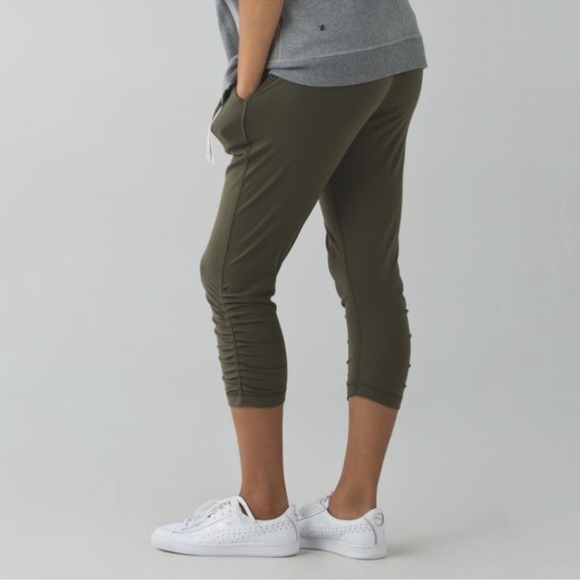 Lululemon Sunset Salutation Crop – Size 6, Black, 22” Inseam - Picture 2 of 11